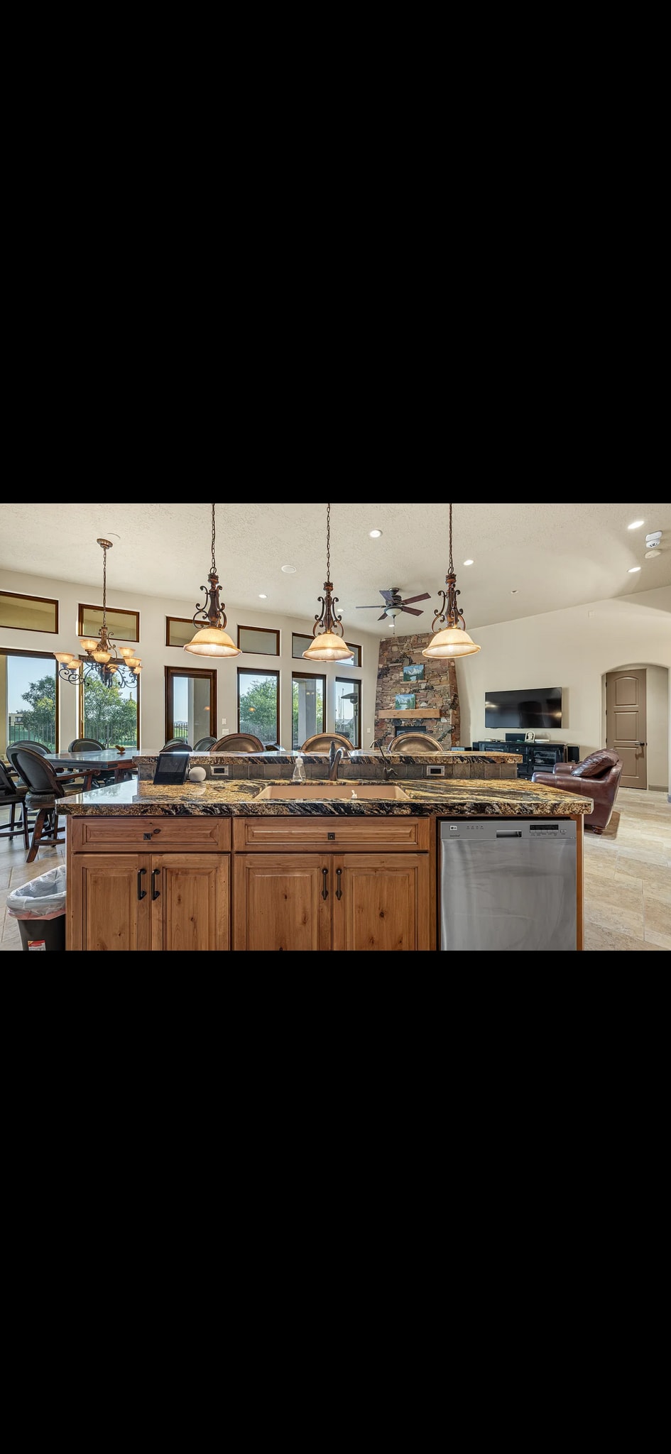 Building Photo - 1747 W Red Cloud Cir