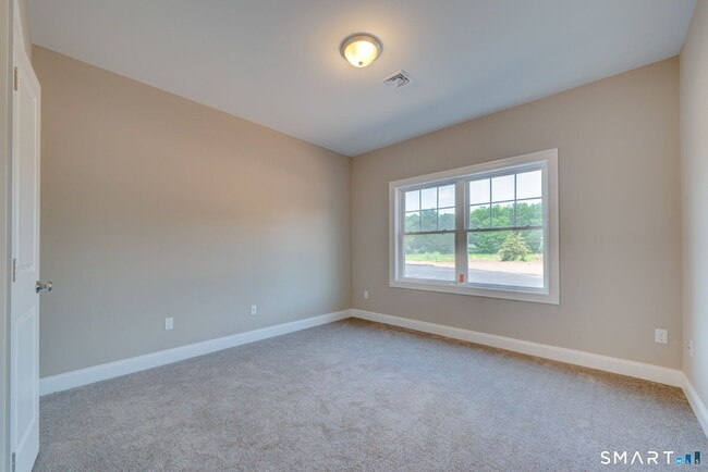 Building Photo - 37 Hunters Ln