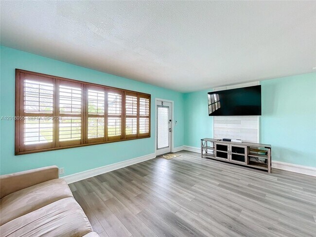 Building Photo - 226 Newport Dr