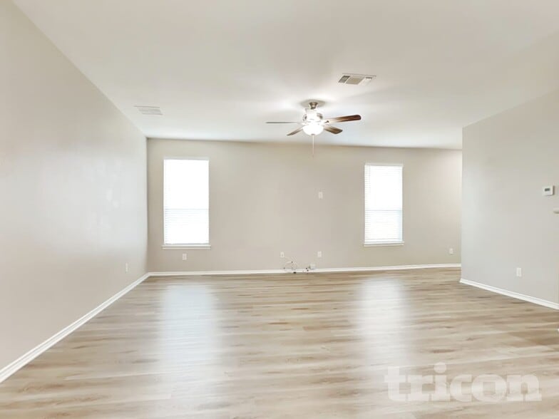 Building Photo - 9914 Hawk Village