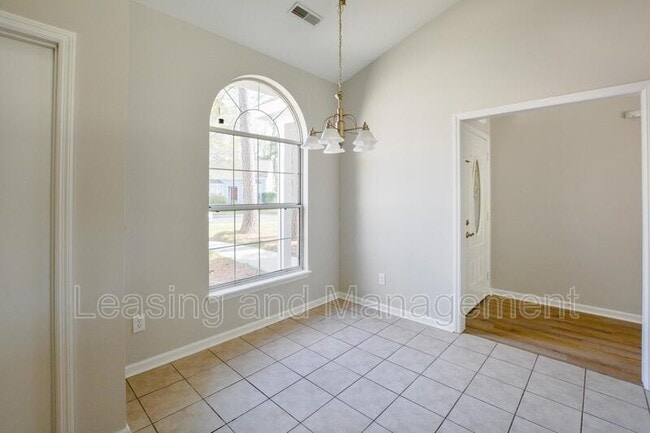 Building Photo - 801 Alwyn Blvd