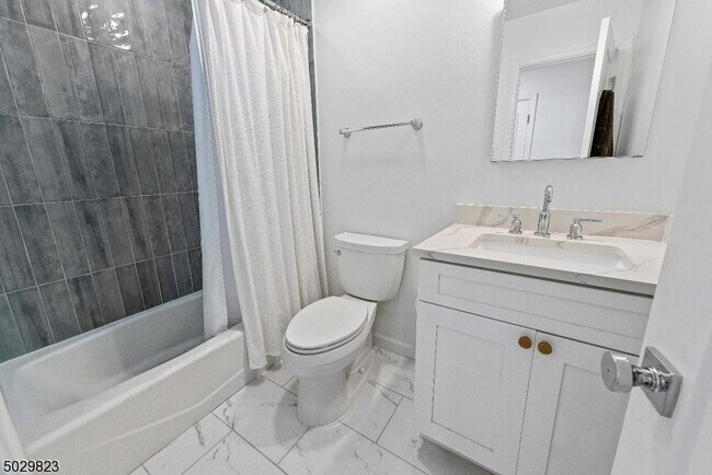 Building Photo - 122 Stedwick Dr