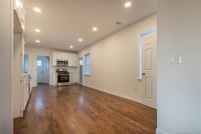 Building Photo - 340 Pleasantview Ave