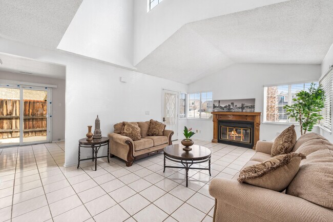 Building Photo - 42851 Lemonwood Dr