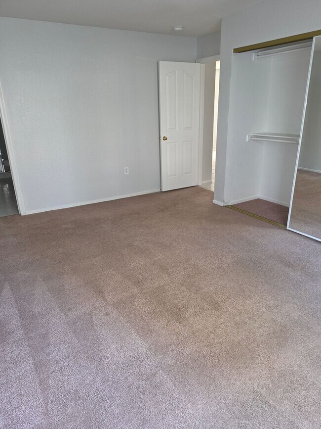 Building Photo - 8452 Boseck Dr