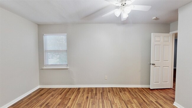 Building Photo - 1404 Meadowcrest Dr