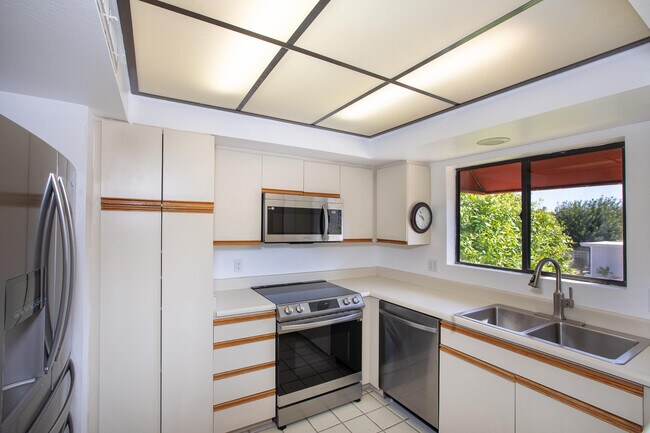 Building Photo - 255 E Avenida Granada