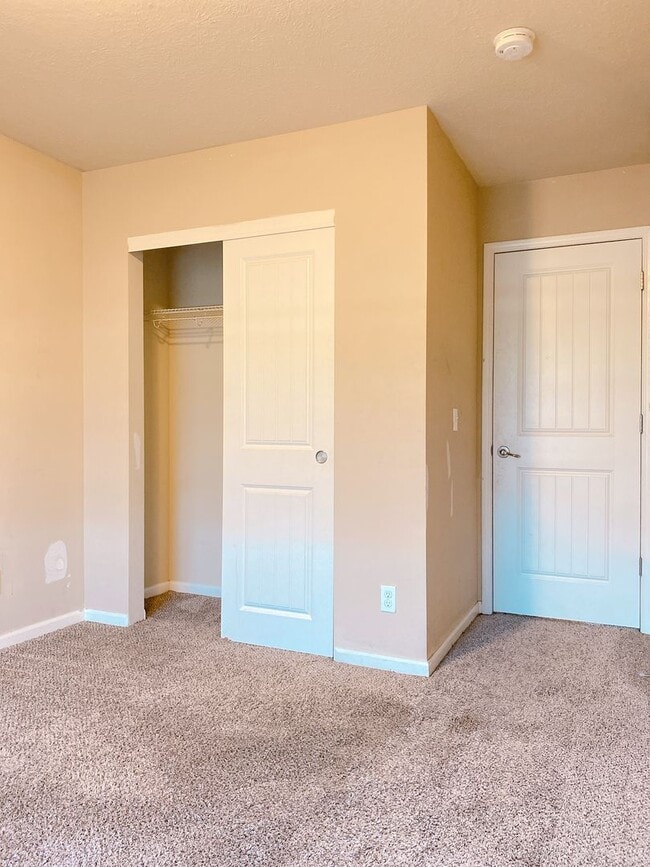 Building Photo - Beautiful 3 bed 2 bath house $1995, Glenmo...