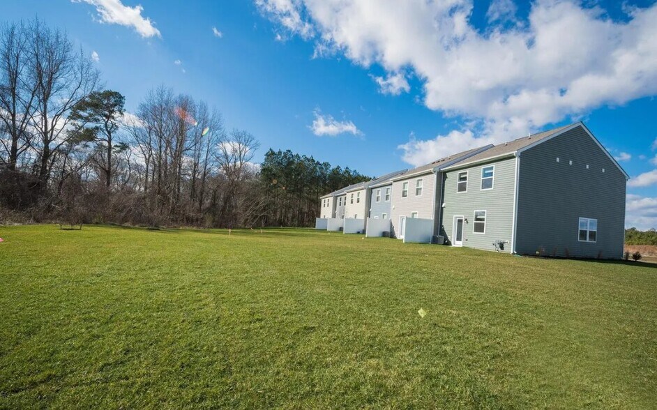 Building Photo - 371 Wheatfield Dr