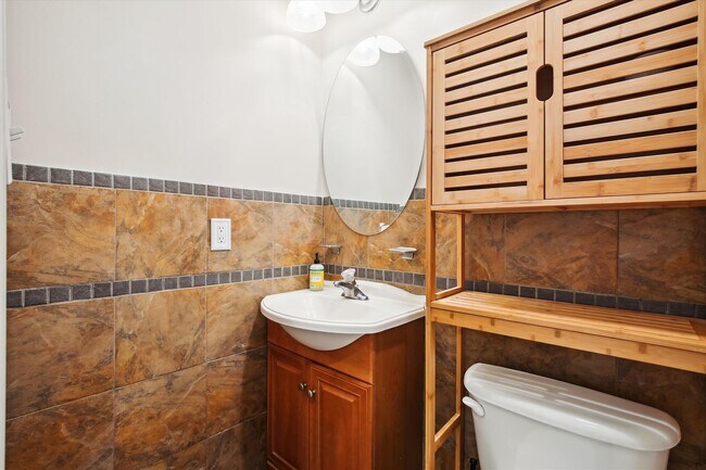 Building Photo - Spiffy 3 Bedroom, 2 Full Bathroom Rowhome just steps from Lincoln Park!!