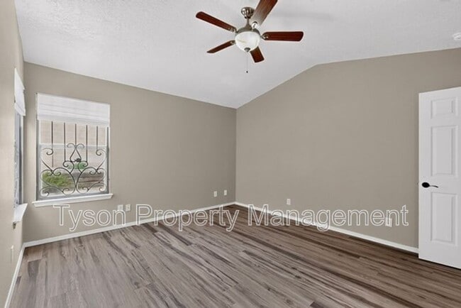 Building Photo - 1409 Stoneway Dr NW