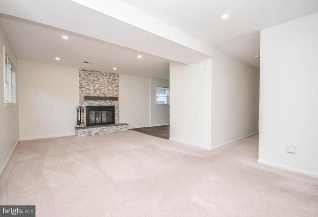 Building Photo - 2812 Yeonas Dr