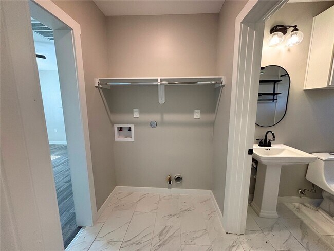 Building Photo - 406 McPhail St