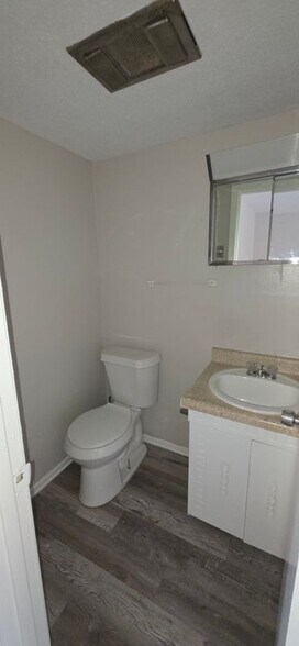 Building Photo - 650 Central Ave