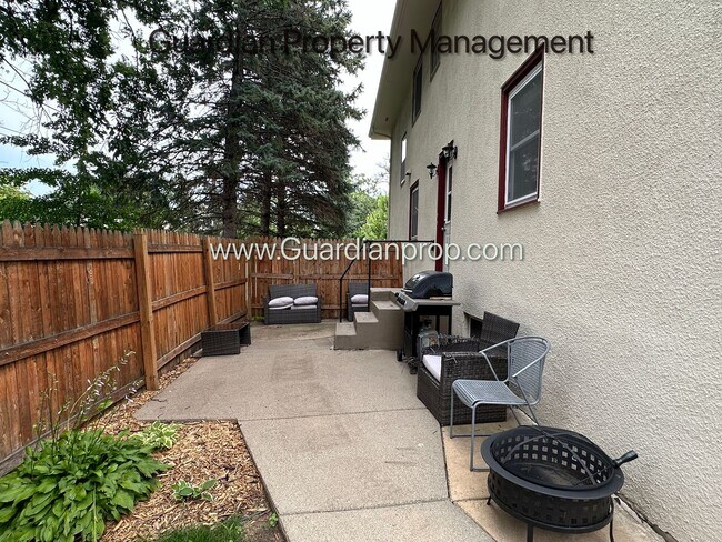 Building Photo - Linden Hills Upper Level Duplex, Fenced Yard, 1 Car Garage, Dishwasher, Storage, Laundry