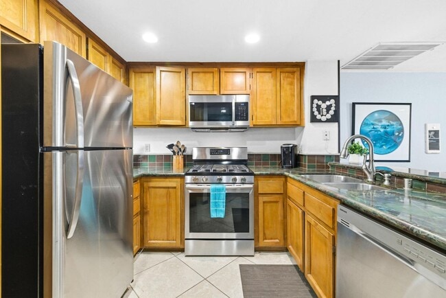 Building Photo - 731 Seacoast Dr