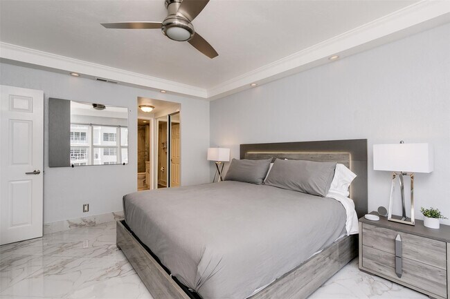 Building Photo - 3700 Galt Ocean Dr