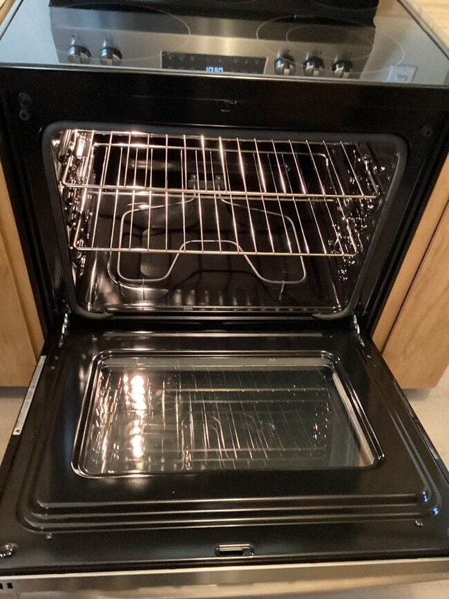 Building Photo - ONLY $1,350.00 PER MONTH - DON'T MISS OUT ON THIS CUTE GROUND FLOOR -2 BEDROOM/1BATH CONDO IN GAT...