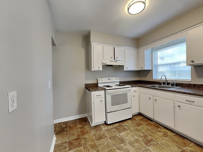 Building Photo - 7428 Sharbeth Dr N