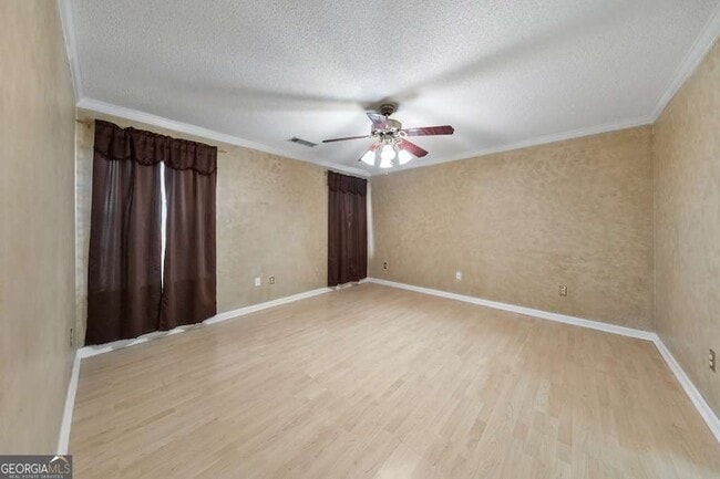 Building Photo - 2025 Baramore Oaks Dr