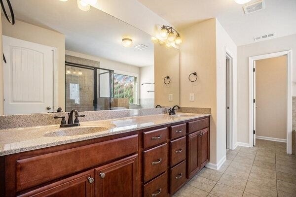 Building Photo - 2295 Manor View