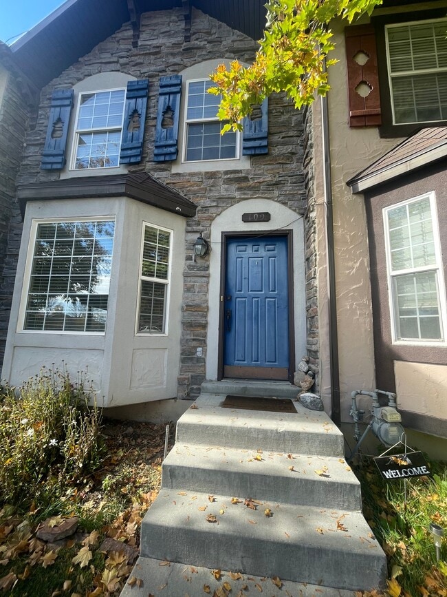 Building Photo - 100 Geneva Dr