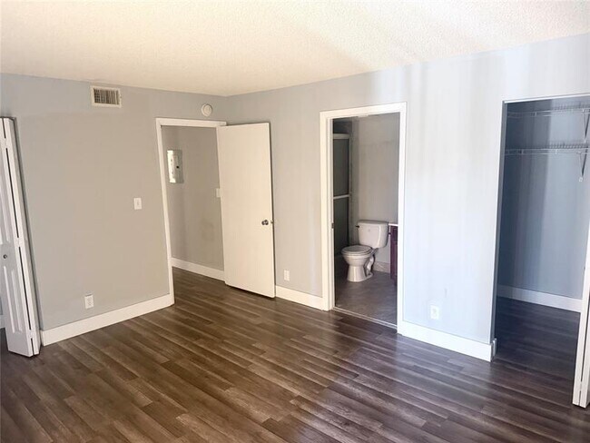 Building Photo - 7680 Westwood Dr