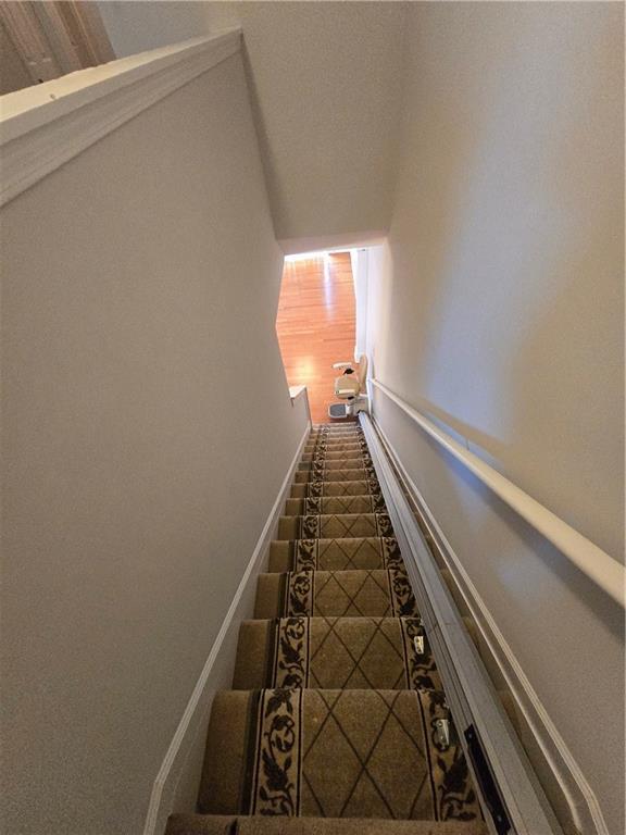 Building Photo - 1934 Dilcrest Dr