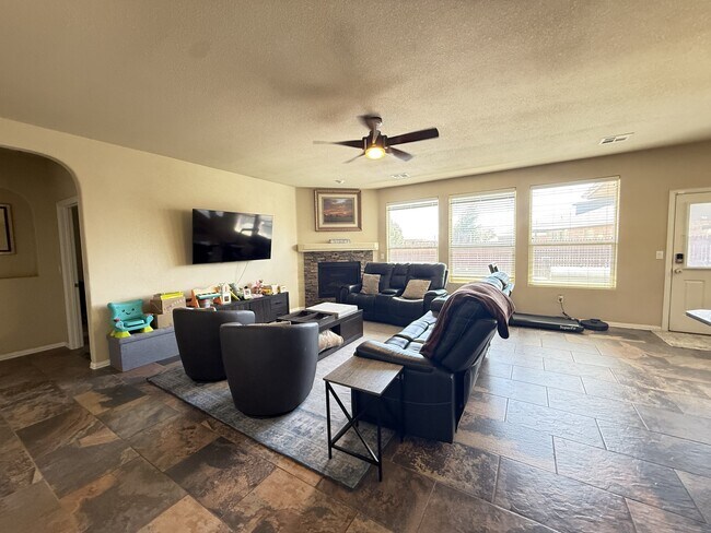 Building Photo - 805 Gallantry Ln