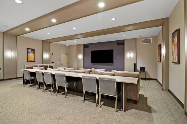 Building Photo - 255 N Addison Ave