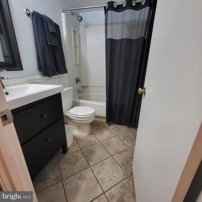 Building Photo - 5800 Cove Landing Rd