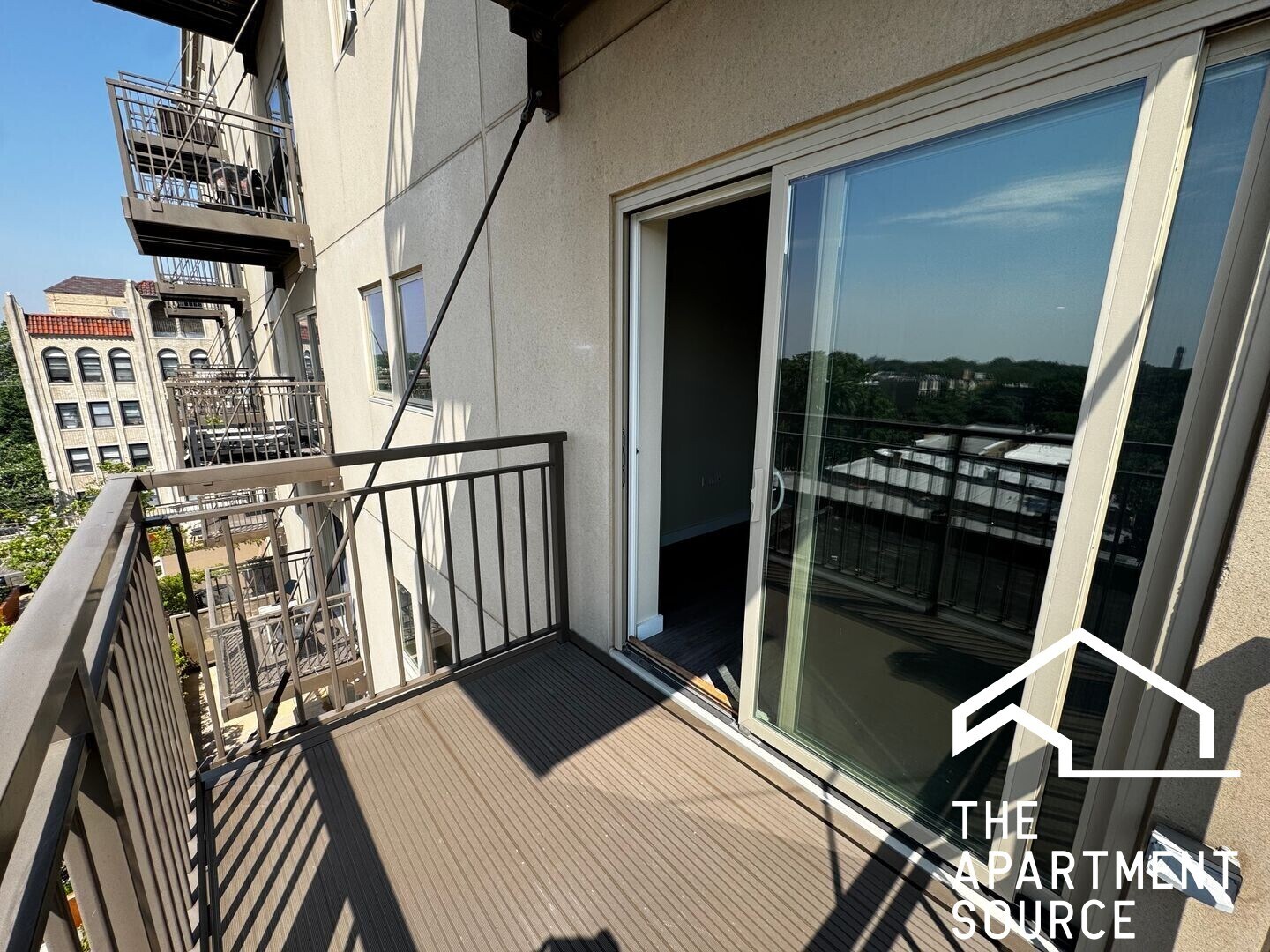 Building Photo - 1324 W Morse Ave