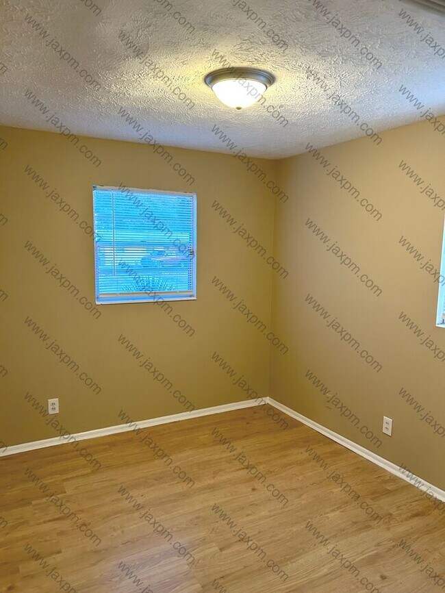 Building Photo - 3/2 Westside home with large yard