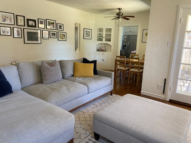 Living room - 2034 Augustan Ave