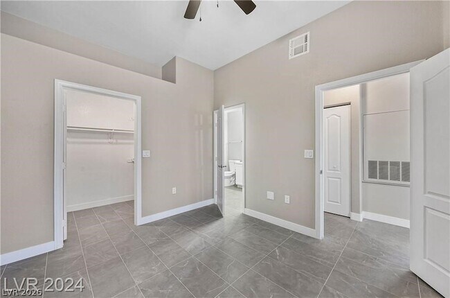 Building Photo - 2305 W Horizon Ridge Pkwy