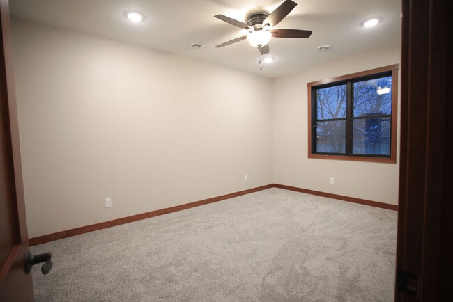 Building Photo - 1926 W 6th St