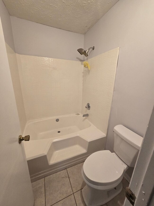 Building Photo - 1006 Wood Creek Dr