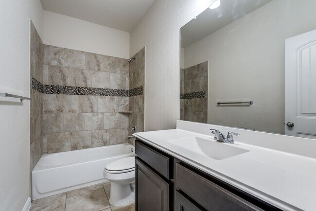 Building Photo - Nice 3-Bedroom 2-Bathroom Home in Highland...