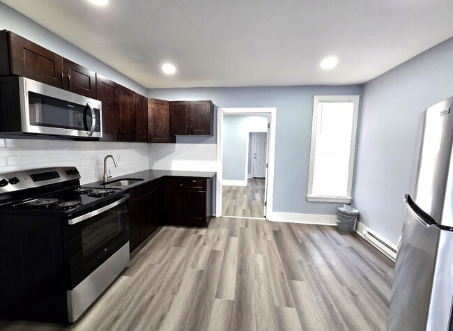 Building Photo - 6542 Regent St