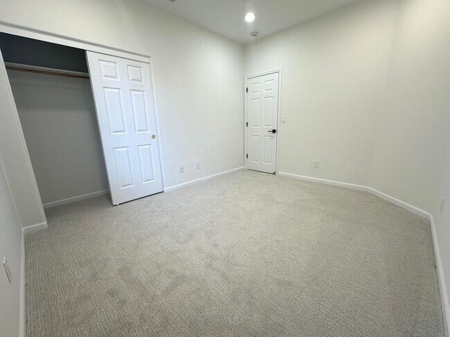 Building Photo - 2608 St Andrews Dr