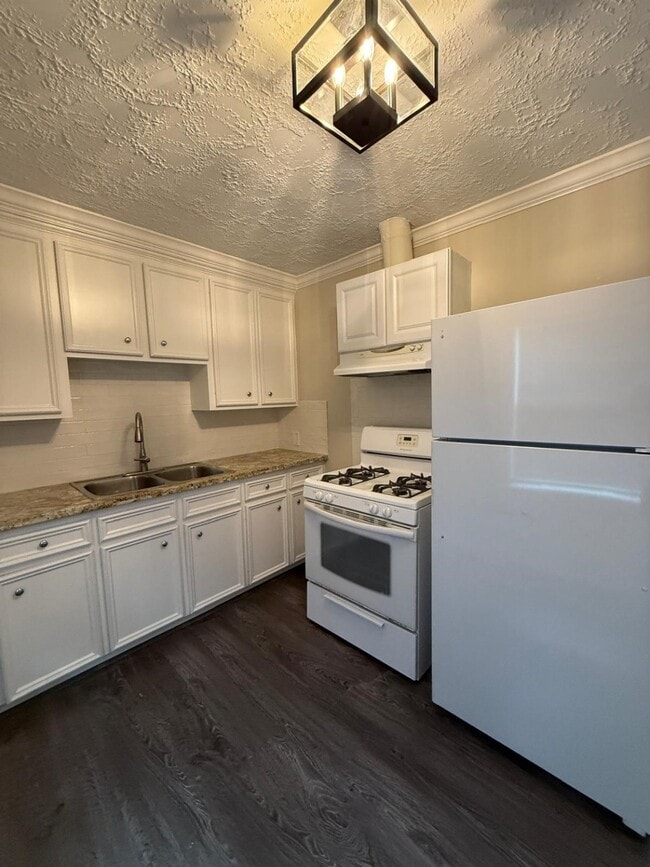 Primary Photo - 731 Columbia St