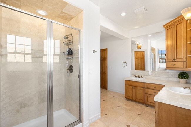 Building Photo - Cherry Creek Townhome - 3 Bed, 3 Bath, 2 Car Attached Garage