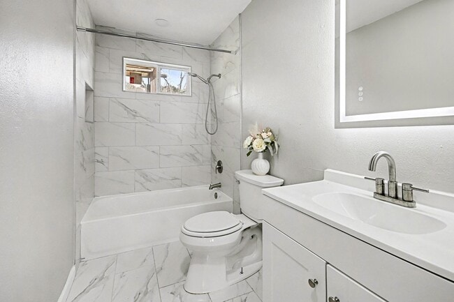 Building Photo - 1627 Texas Ave