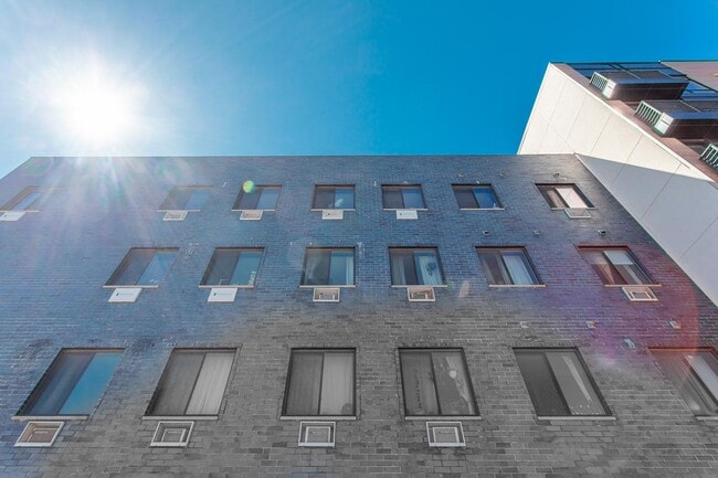 Building Photo - 39 Suydam St