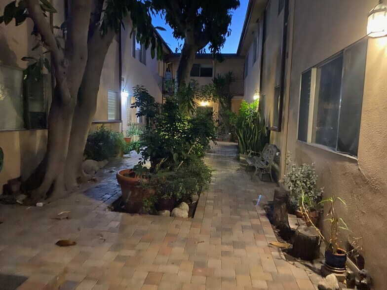COURTYARD IN THE EVENING - 3705 Westwood Blvd