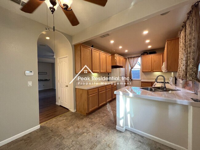 Building Photo - North Natomas 3bd/2.5ba House with 2 Car Garage