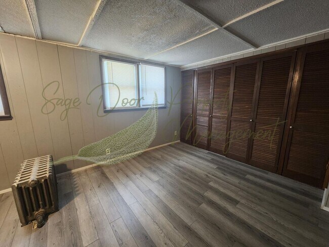 Building Photo - ORIGINAL HARDWOOD FLOORS!!!