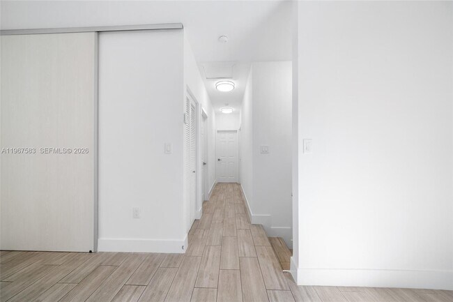 Building Photo - 1117 SW 13th St