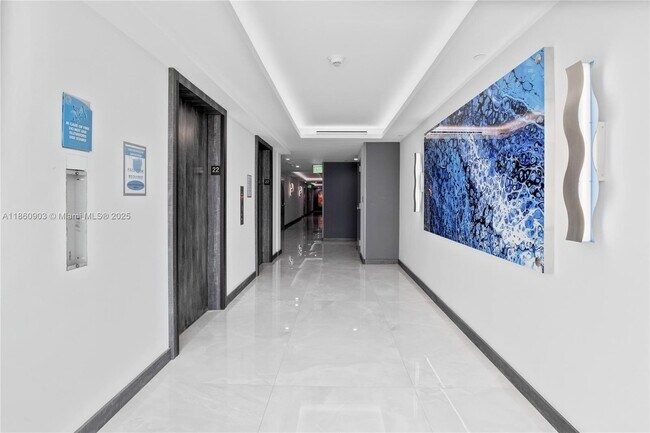 Building Photo - 16445 Collins Ave