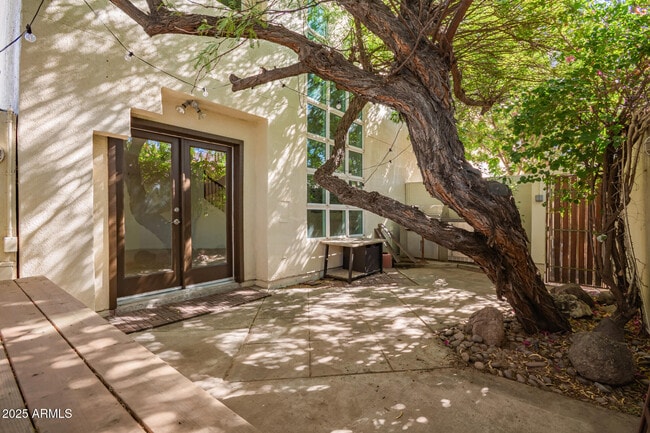 Building Photo - 21 W Pasadena Ave